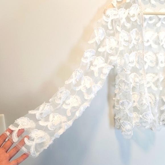 Elegant White Lace Blouse - Picture 6 of 7